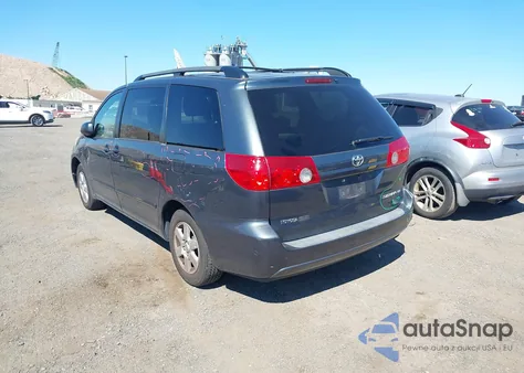 2010 Toyota Sienna Le z USA, uszkodzony, nr VIN 5TDKK4CC5AS315259